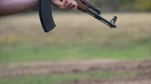 Maschinengewehr halten 06