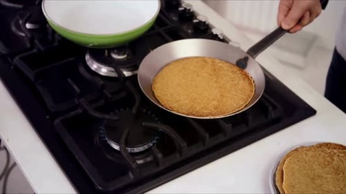 Making Dutch Pancakes