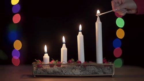 Die vierte Adventskerze anzünden