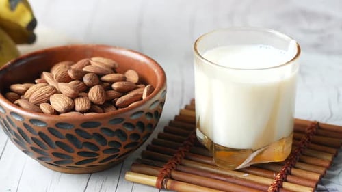 Almond Milk with Almonds and Bananas