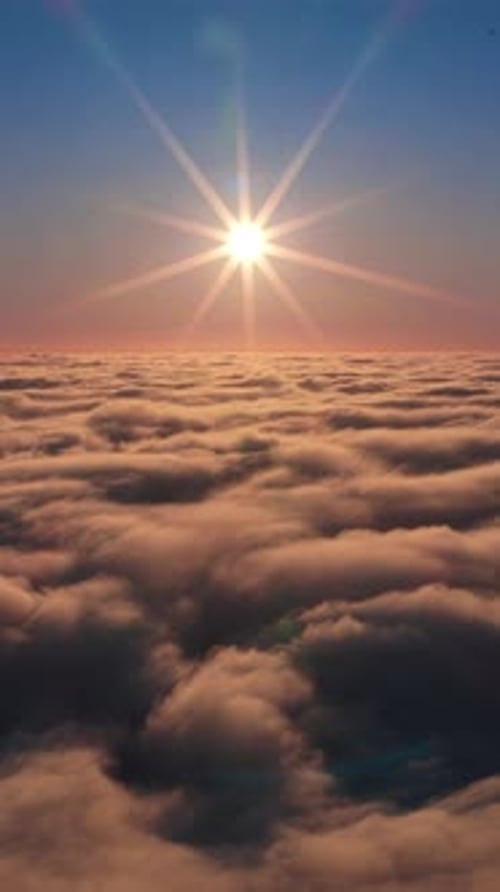 Profitez du magnifique lever de soleil qui colore le ciel au-dessus des nuages
