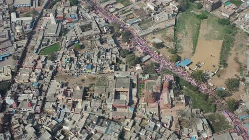 Luftaufnahme der hinduistischen religiösen heiligen Stadt Vrindavan in Mathura, Indien.
