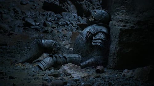 L'armure d'un ancien chevalier repose dans une grotte rocheuse entourée de mystère et d'ombres