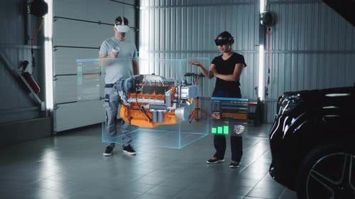 Ingenieure bei der Inspektion eines Automotors