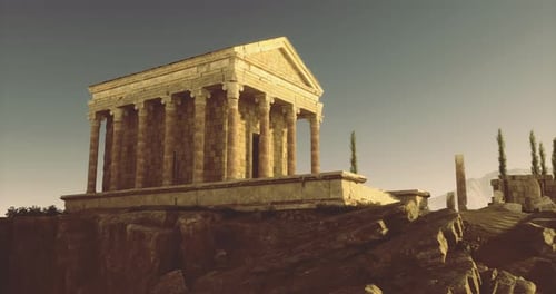 Der antike Tempel erhebt sich vor dem Hintergrund eines Sonnenuntergangs in einer ruhigen Landschaft