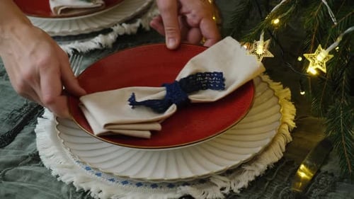 Christmas table setting for festive dining experience