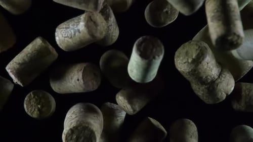 Corchos de vino altísimos