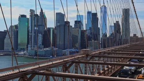 Moving cars on the Brooklyn Bridge