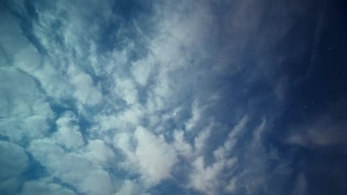 Sterne und Wolken