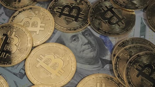 Pièces de cryptomonnaie numériques couvrant les billets de banque internationaux