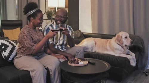 Verres à vin clinking pour couple