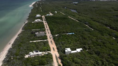 Vue aérienne du Yucatan en sisal, plage immaculée et eau turquoise du golfe du Mexique