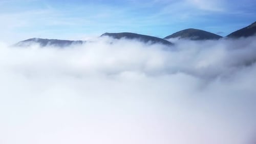Toma aérea desde las nubes