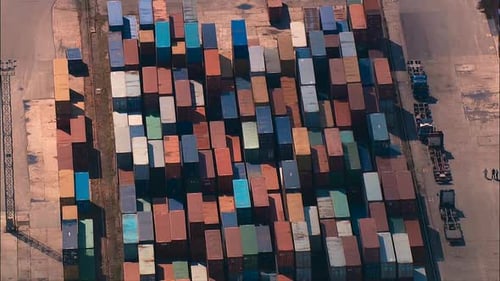 vista superior de um porto de contêineres marítimos