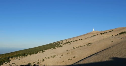 Sommet du Mont Ventoux vu du côté sud, département du Vaucluse, Provence, France.