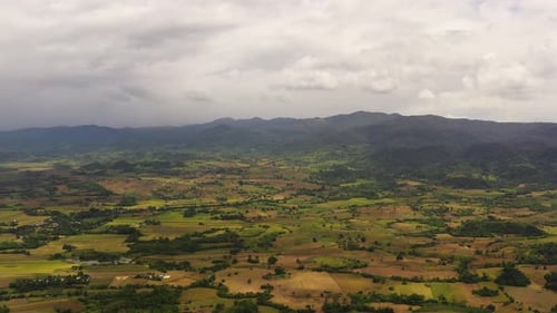 Terres agricoles et montagnes
