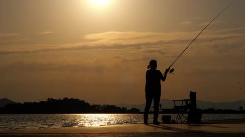 Animations de pêche sur la plage en soirée