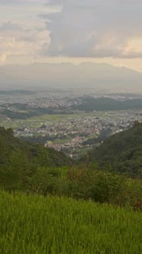 Paysage rural et Katmandou au Népal, rizières, rizières et terrasses de rizières dans une villa rurale