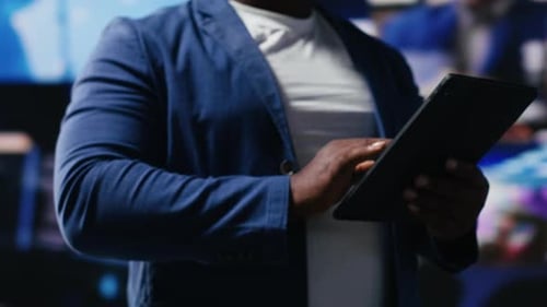 Black Social Network User Oversees Dashboards with Dynamic Interfaces