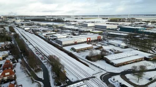 Viaduto aéreo em direção à estação Veendam