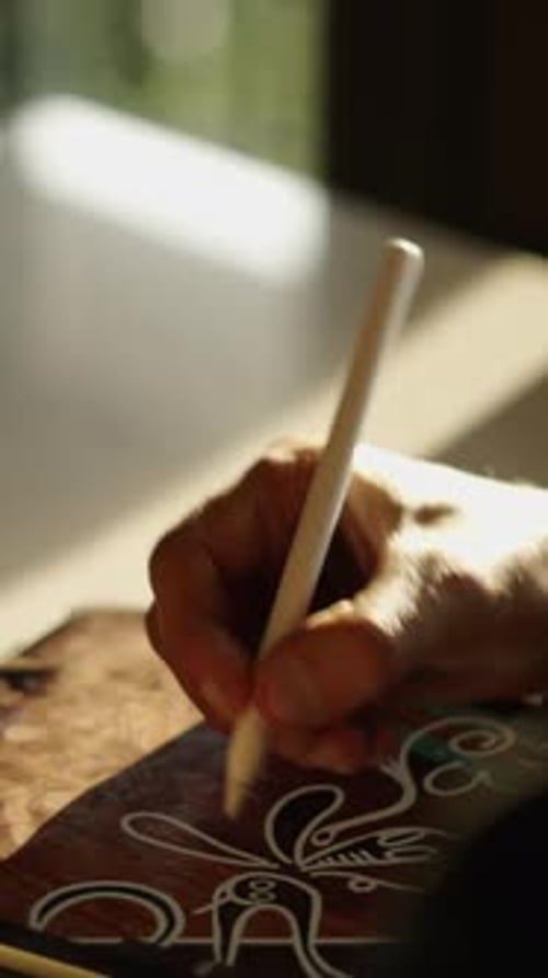 Hand uses Stylus to Create Art on Tablet