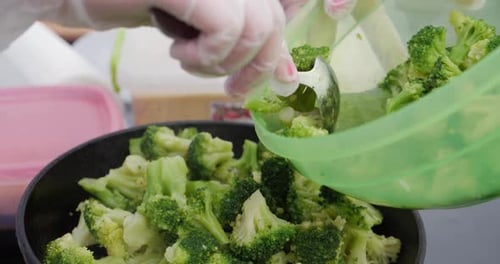 Cook Broccoli in a Pan