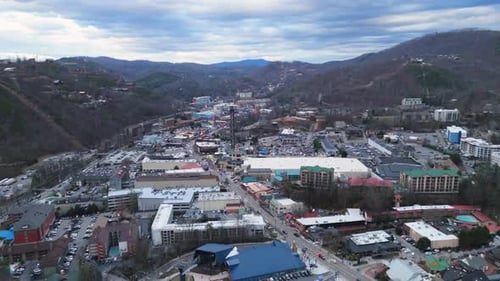 Toma aérea desde Gatlinburg, Tennessee, en la víspera de Año Nuevo de 2024.