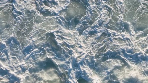 Hermoso fondo de olas de agua azul con espacio para copiar
