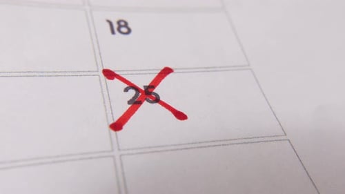 Marking the date number 25, focusing on the number highlighted with a red cross