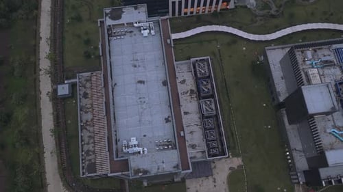 Grande data center com suporte para grandes infraestruturas de tecnologia, internet e TI na Ásia