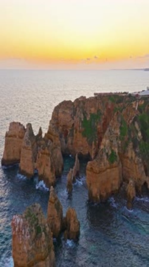 Vue aérienne de la plage de Camilo à Lagos, Algarve, Portugal
