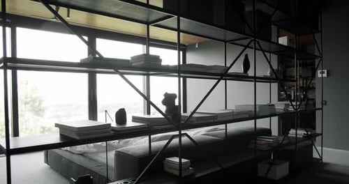 Dormitorio minimalista con estantería moderna