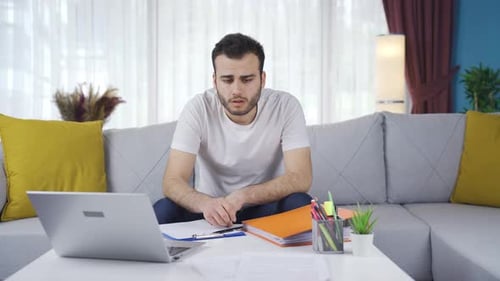 The man who works at home cannot focus on his work, he thinks about his problems, his private life.