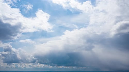 Timelapse aérien à haute altitude du ciel avec nuages