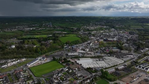 Zumbido orbita un centro cívico de paz, condado de Monaghan, Irlanda