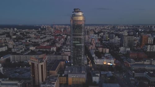 Vista aérea noturna do centro de Ecaterimburgo, metrópole, metrópole de Ecaterimburgo, mistura de arranha-céus