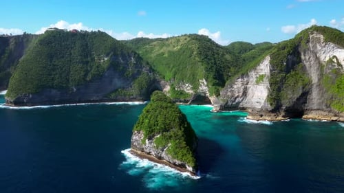 Kelingking beach.