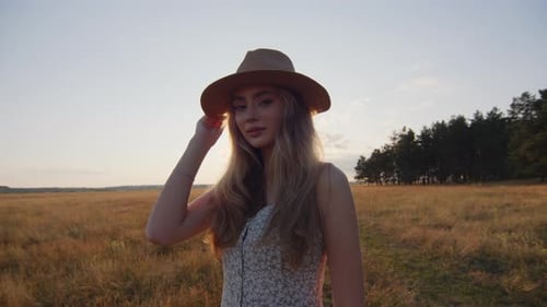 Retrato de una chica con sombrero