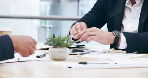 Gruppenarbeit, Geschäftstreffen und Teamarbeit im Projektmanagement