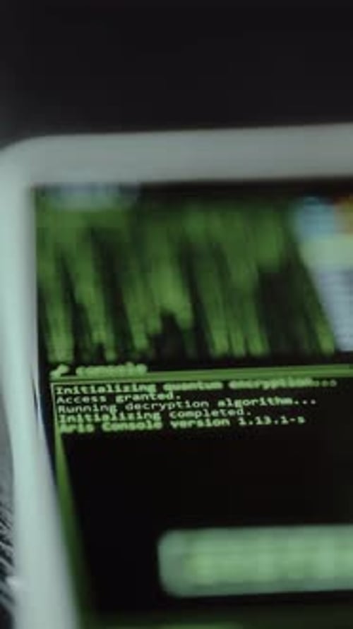 Mensajes que indican la inicialización y ejecución de un algoritmo de descifrado