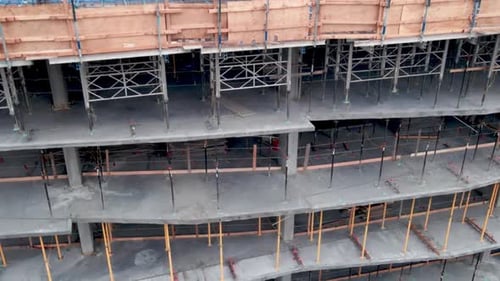 Foto aérea de un nuevo edificio de gran altura en construcción