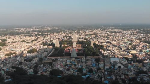 Incroyable temple d'Arunachalesvara situé au cœur de la ville de Thiruvannamalai, en Inde