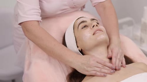 Beneficios del masaje de terapia facial Skincare Expert