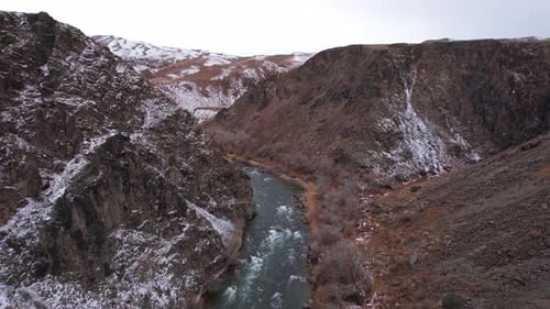 Der Grand Canyon in der Steppe mit Emerald River