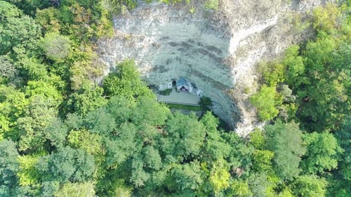 Altes Höhlenkloster Malerische Landschaft von Bakota.