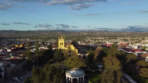 Drone filmé au centre du village de Comitan de Dominguez
