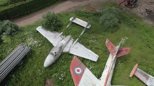 Collection privée de fuselage d'avions à réaction usagés du ministère de la Défense préservée sur le terrain d'un fermier du Wiltshire