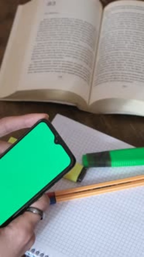 Bildung Play Phone Greenscreen