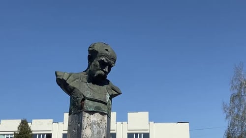 Un monument à Taras Shevchenko dans la Borodyanka, traversé par des balles