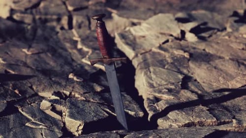 Espada Excalibur en Rocky Stone al atardecer